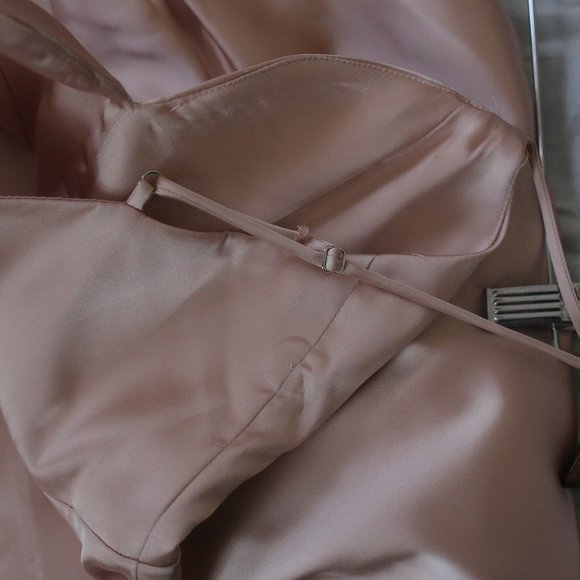 NWT BEIGE PINK SATIN EFFECT MINI DRESS. - Picture 11 of 13